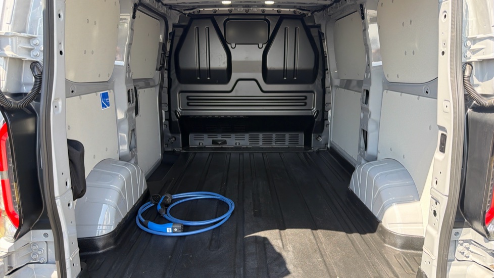Ford Transit Custom E-320 L1 Rwd 100kW 65kWh H1 Van Limited Auto - Image 12