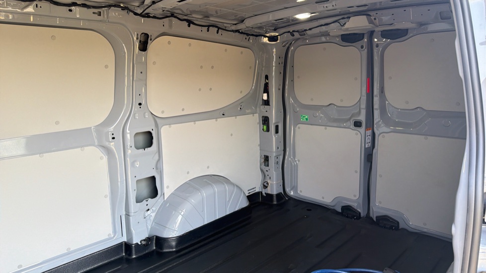 Ford Transit Custom E-320 L1 Rwd 100kW 65kWh H1 Van Limited Auto - Image 14