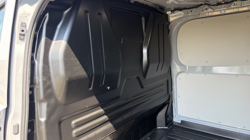 Ford Transit Custom E-320 L1 Rwd 100kW 65kWh H1 Van Limited Auto - Image 18