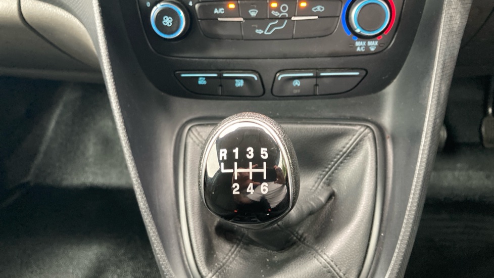 Ford Transit Connect 240 L2 Diesel 1.5 EcoBlue 100ps Trend D/Cab Van - Image 26