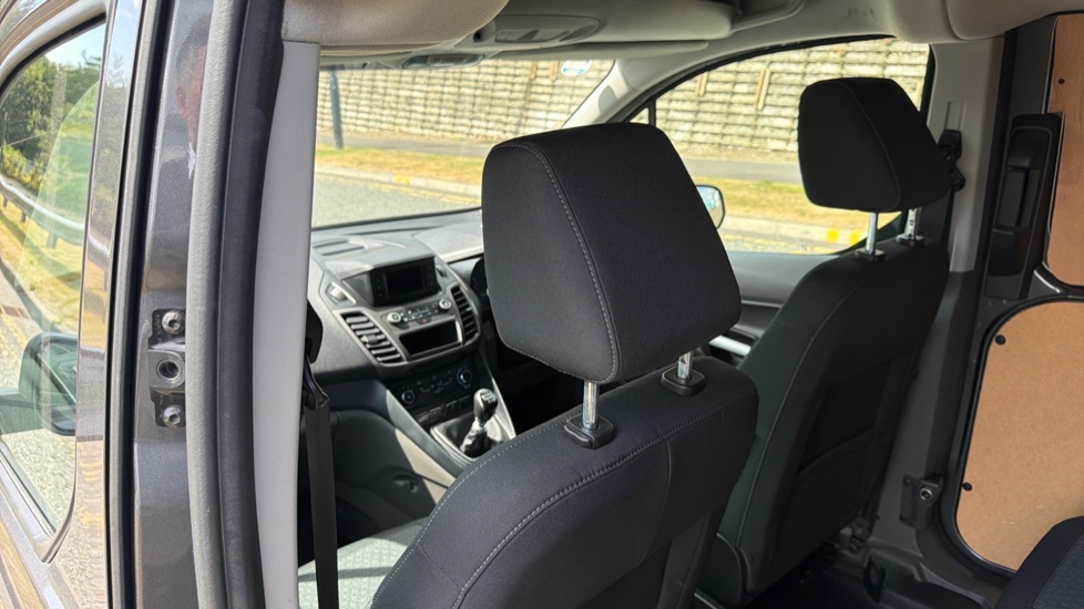 Ford Transit Connect 240 L2 Diesel 1.5 EcoBlue 100ps Trend D/Cab Van - Image 18