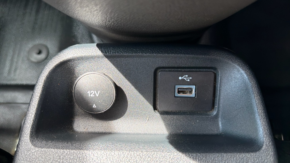 Ford Transit Connect 240 L2 Diesel 1.5 EcoBlue 100ps Trend D/Cab Van - Image 25