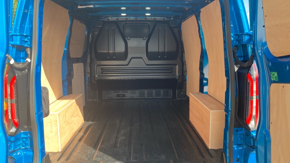 Ford Transit Custom E-320 L1 Rwd 160kW 65kWh H1 Van Sport Auto - Image 12