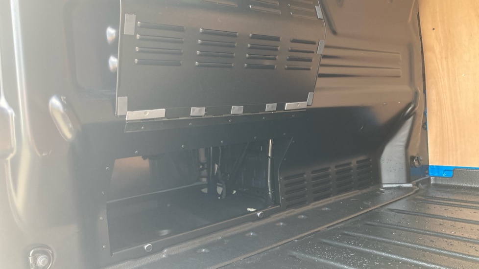 Ford Transit Custom E-320 L1 Rwd 160kW 65kWh H1 Van Sport Auto - Image 31