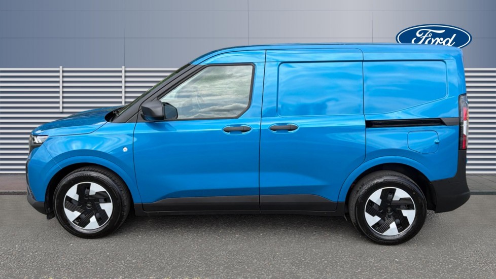 Ford Transit Courier E-Transit Courier 100kW 43kWh Trend Van Auto - Image 4