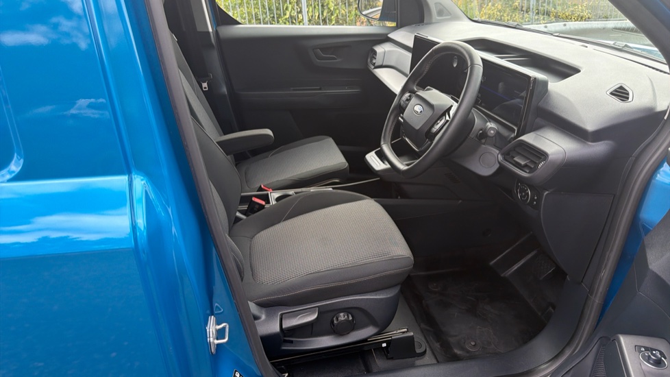 Ford Transit Courier E-Transit Courier 100kW 43kWh Trend Van Auto - Image 6