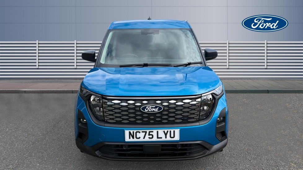 Ford Transit Courier E-Transit Courier 100kW 43kWh Trend Van Auto - Image 8