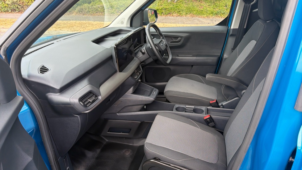 Ford Transit Courier E-Transit Courier 100kW 43kWh Trend Van Auto - Image 13