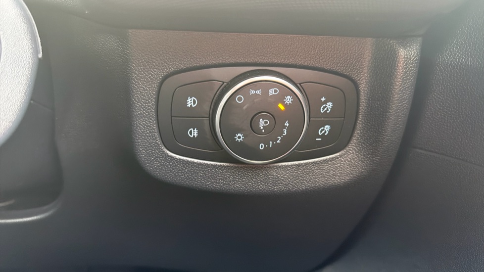 Ford Transit Courier E-Transit Courier 100kW 43kWh Trend Van Auto - Image 28