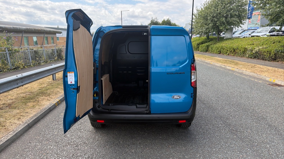 Ford Transit Courier E-Transit Courier 100kW 43kWh Trend Van Auto - Image 34