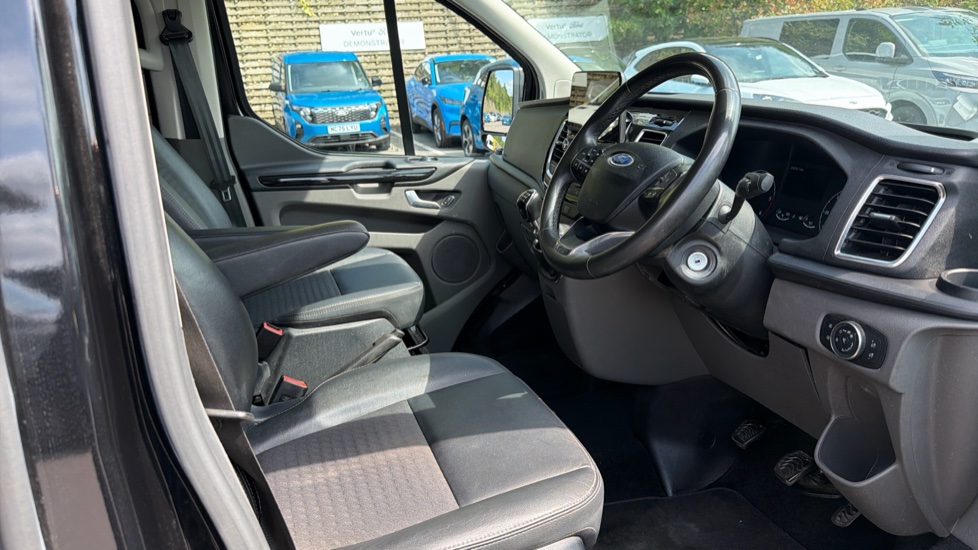 Ford Transit Custom 320 L1 Diesel Fwd 2.0 EcoBlue 170ps Low Roof D/Cab Sport Van - Image 6