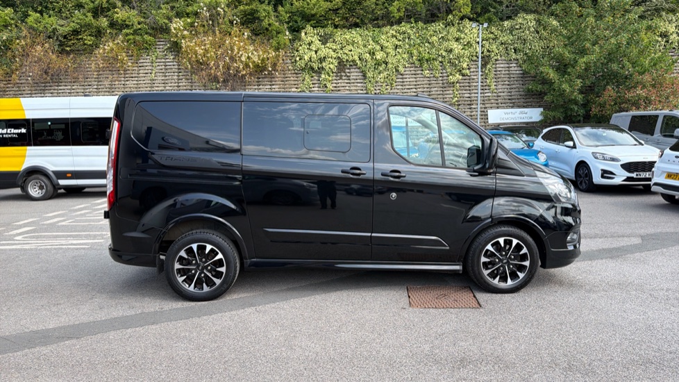 Ford Transit Custom 320 L1 Diesel Fwd 2.0 EcoBlue 170ps Low Roof D/Cab Sport Van - Image 9