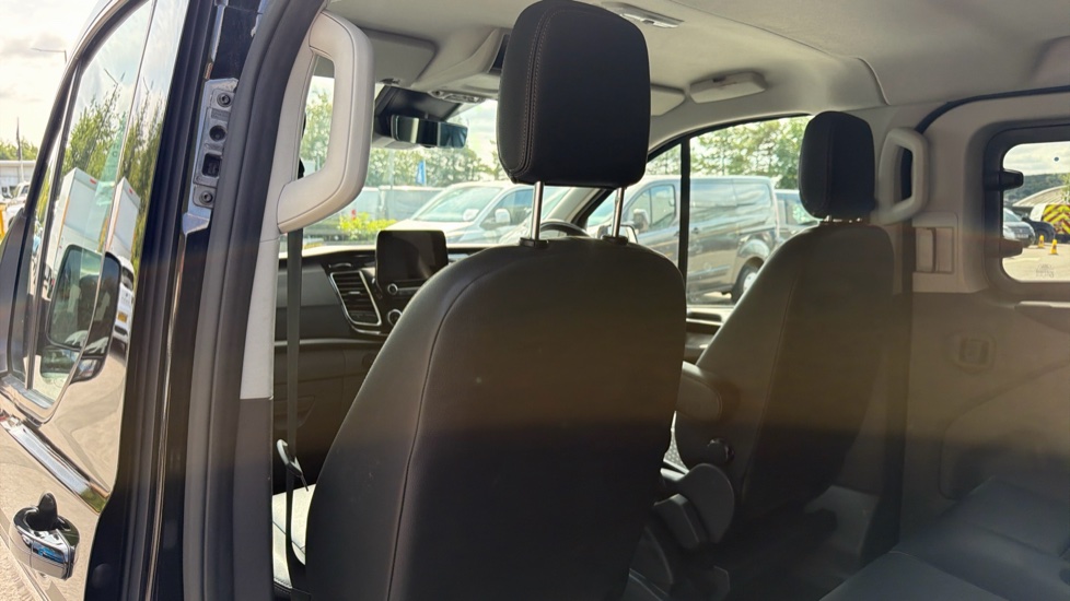 Ford Transit Custom 320 L1 Diesel Fwd 2.0 EcoBlue 170ps Low Roof D/Cab Sport Van - Image 18