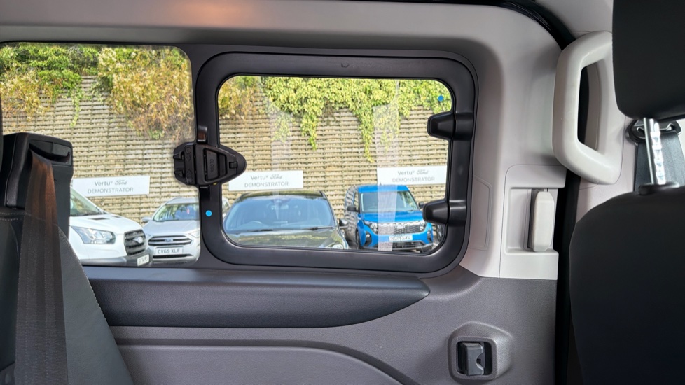 Ford Transit Custom 320 L1 Diesel Fwd 2.0 EcoBlue 170ps Low Roof D/Cab Sport Van - Image 29