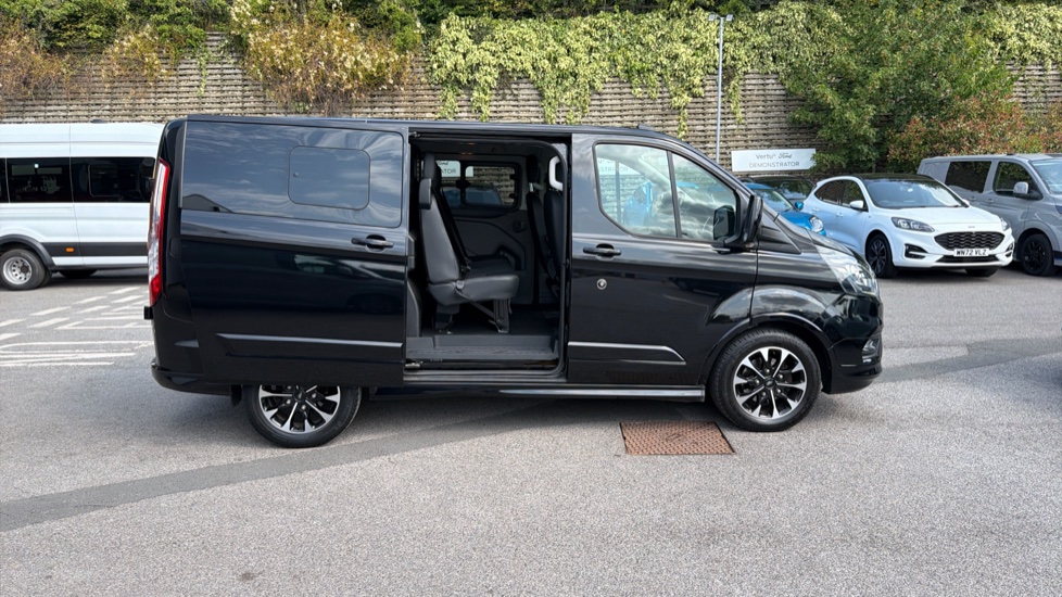 Ford Transit Custom 320 L1 Diesel Fwd 2.0 EcoBlue 170ps Low Roof D/Cab Sport Van - Image 30