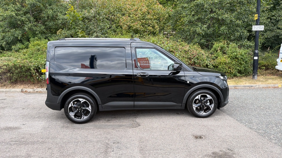 Ford Transit Courier Diesel 1.5 EcoBlue Active Van - Image 9