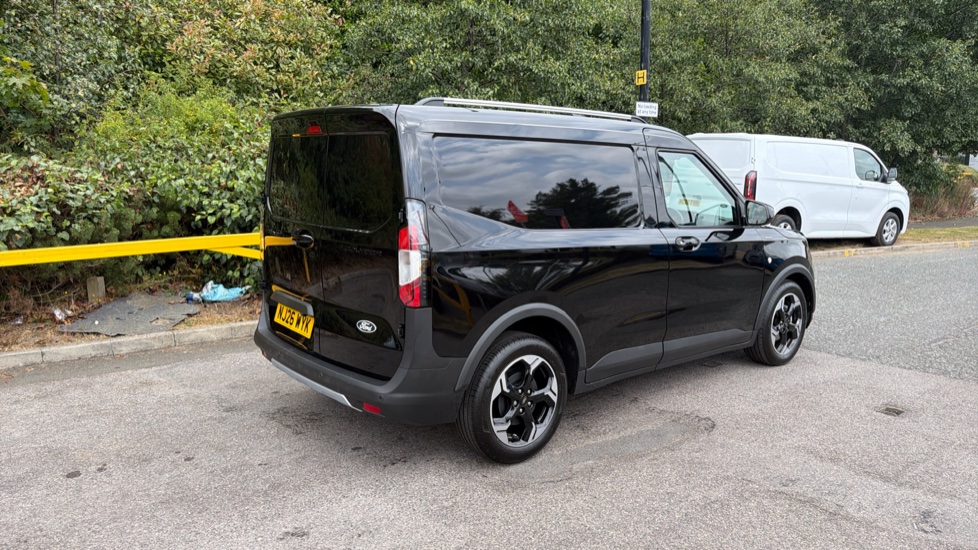 Ford Transit Courier Diesel 1.5 EcoBlue Active Van - Image 10