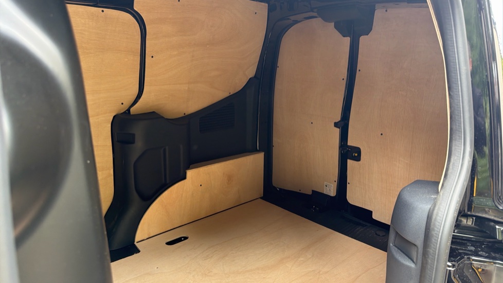Ford Transit Courier Diesel 1.5 EcoBlue Active Van - Image 14