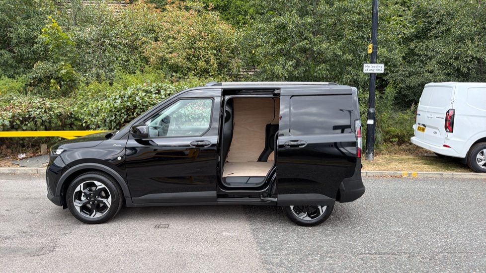 Ford Transit Courier Diesel 1.5 EcoBlue Active Van - Image 32