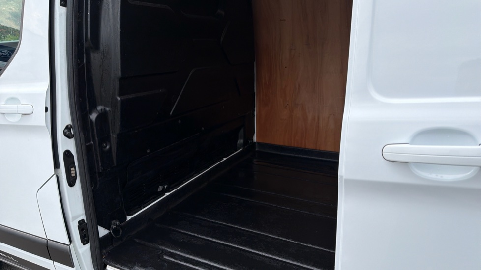 Ford Transit Custom 300 L1 Diesel Fwd 2.0 EcoBlue 130ps Low Roof Trail Van - Image 5