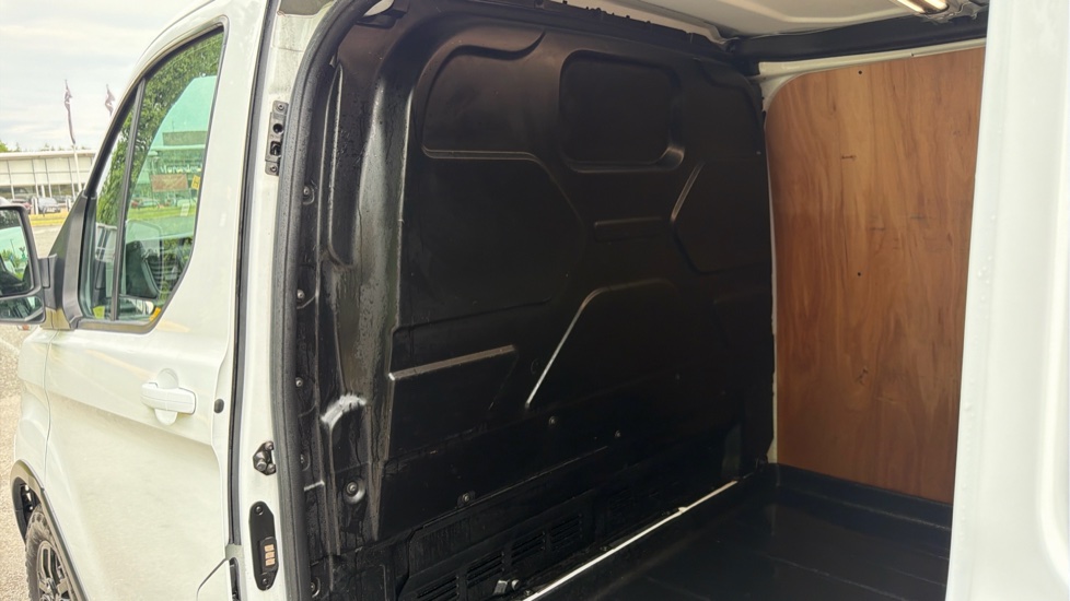 Ford Transit Custom 300 L1 Diesel Fwd 2.0 EcoBlue 130ps Low Roof Trail Van - Image 18