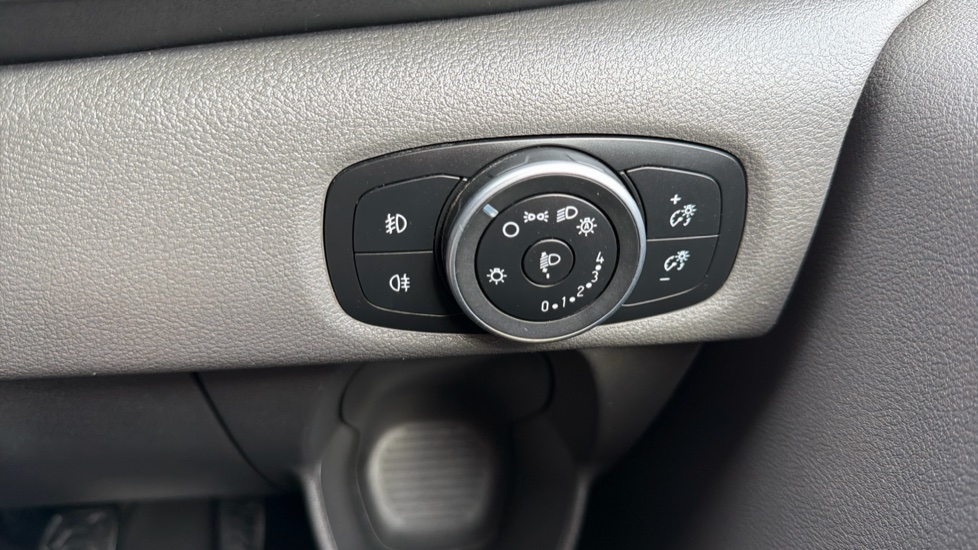 Ford Transit Custom 300 L1 Diesel Fwd 2.0 EcoBlue 130ps Low Roof Trail Van - Image 27