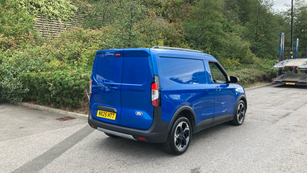 Ford Transit Courier Diesel 1.5 EcoBlue Active Van - Image 10