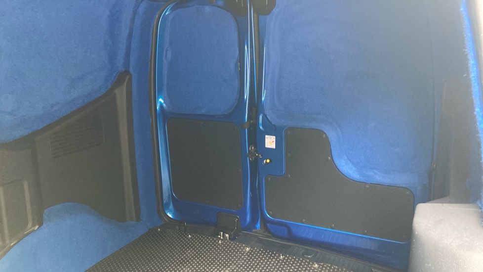 Ford Transit Courier Diesel 1.5 EcoBlue Active Van - Image 14