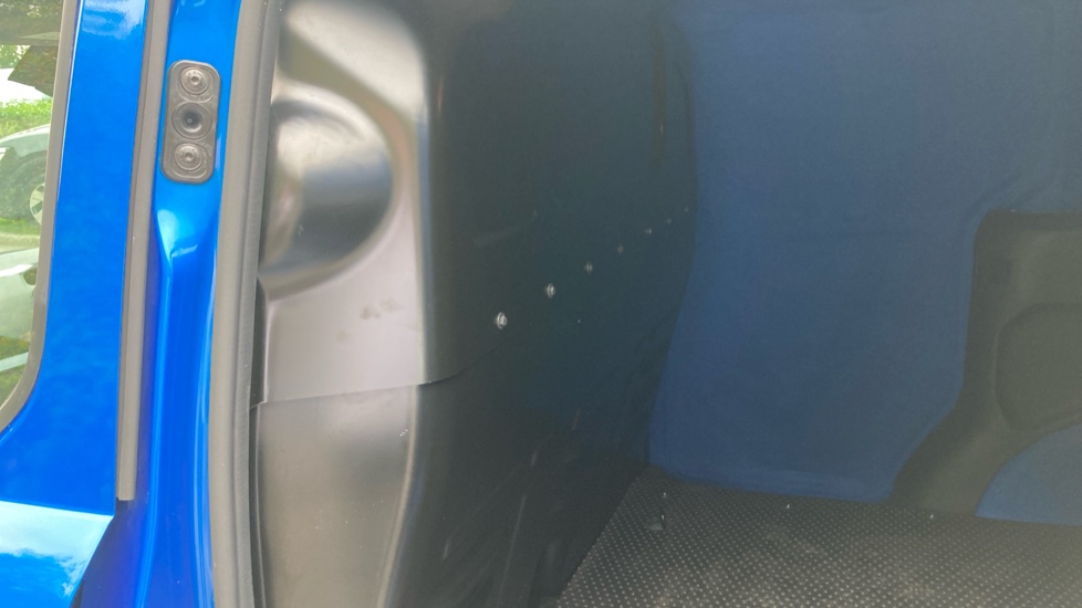 Ford Transit Courier Diesel 1.5 EcoBlue Active Van - Image 18