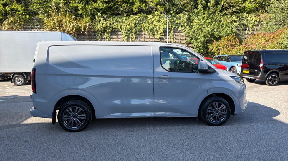 Ford Transit Custom E-320 L1 Rwd 100kW 65kWh H1 Van Limited Auto - Image 9