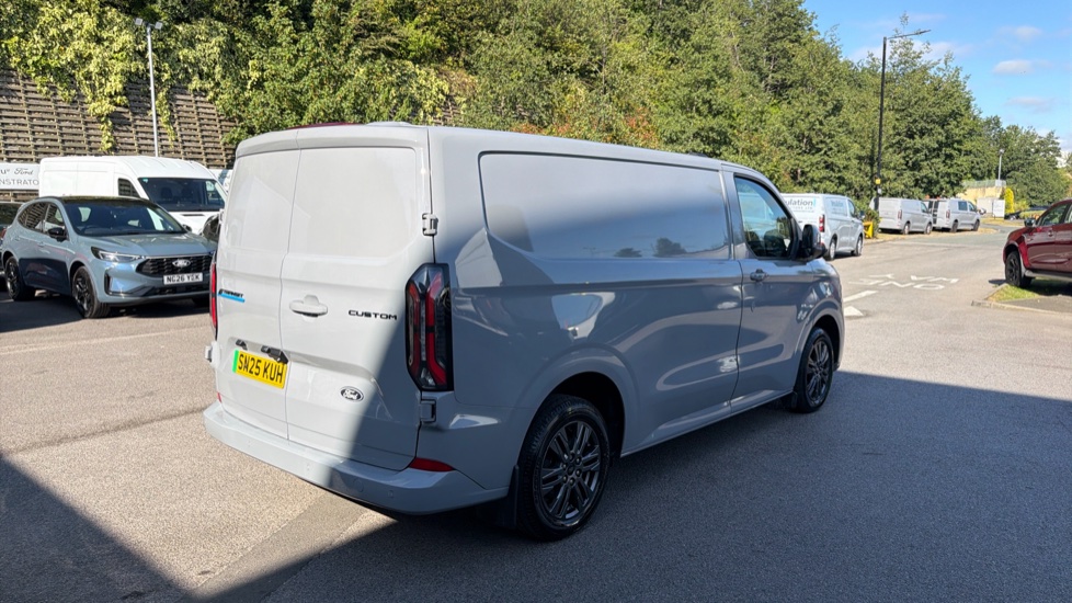 Ford Transit Custom E-320 L1 Rwd 100kW 65kWh H1 Van Limited Auto - Image 10