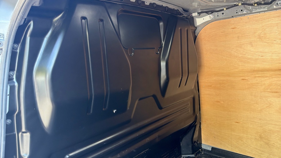Ford Transit Custom E-320 L1 Rwd 100kW 65kWh H1 Van Limited Auto - Image 18