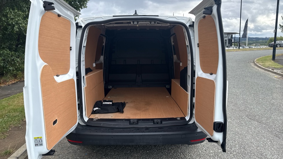Ford Transit Connect 250 L2 Petrol 1.5 EcoBoost PHEV 150 Trend Van Auto - Image 3
