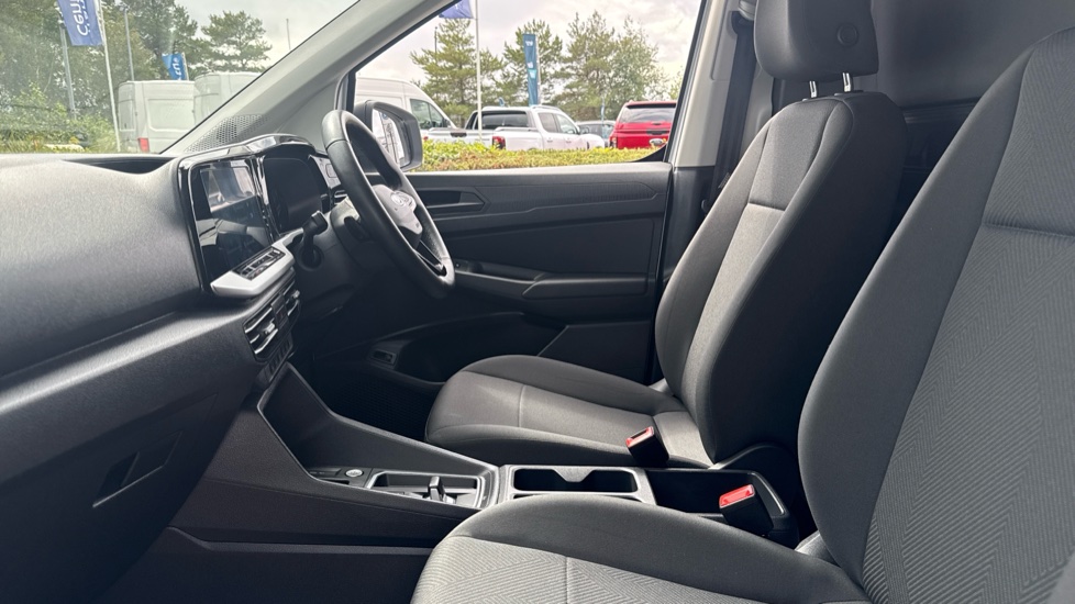 Ford Transit Connect 250 L2 Petrol 1.5 EcoBoost PHEV 150 Trend Van Auto - Image 13