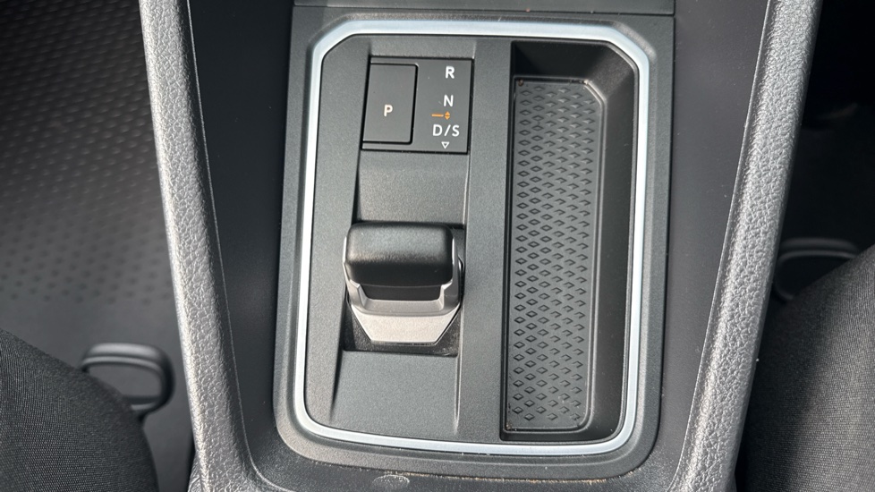 Ford Transit Connect 250 L2 Petrol 1.5 EcoBoost PHEV 150 Trend Van Auto - Image 21