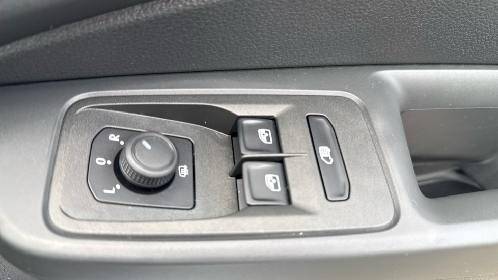 Ford Transit Connect 250 L2 Petrol 1.5 EcoBoost PHEV 150 Trend Van Auto - Image 24