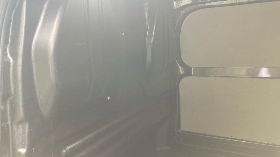 Ford Transit Custom 300 L1 Diesel Fwd 2.0 EcoBlue 136ps H1 Van Limited - Image 18