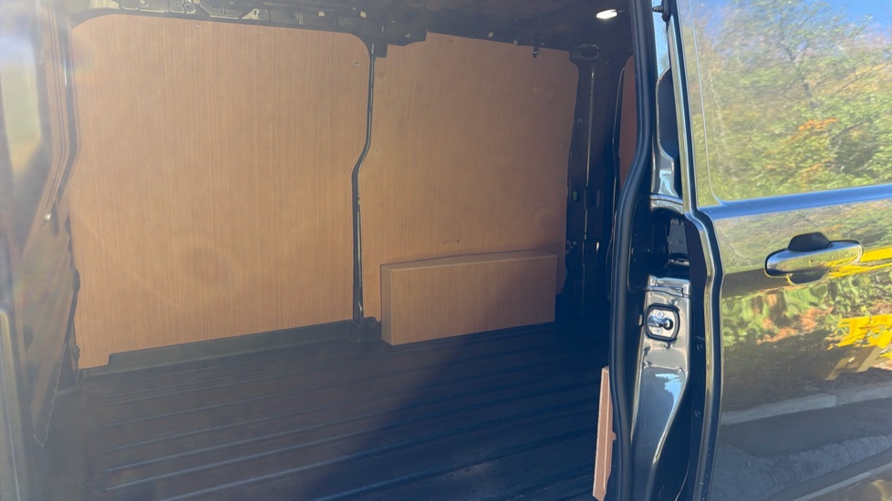 Ford Transit Custom E-320 L1 Rwd 100kW 65kWh H1 Van Limited Auto - Image 5