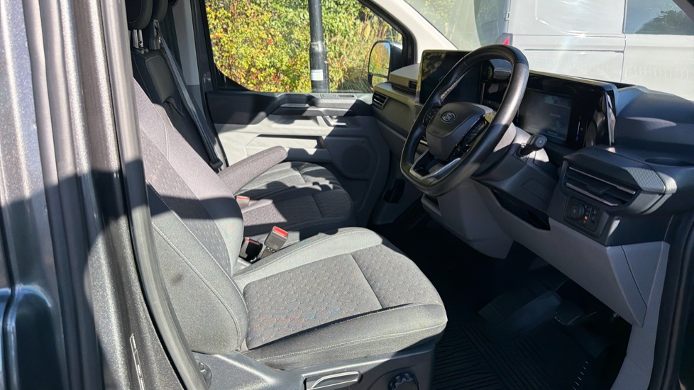 Ford Transit Custom E-320 L1 Rwd 100kW 65kWh H1 Van Limited Auto - Image 6