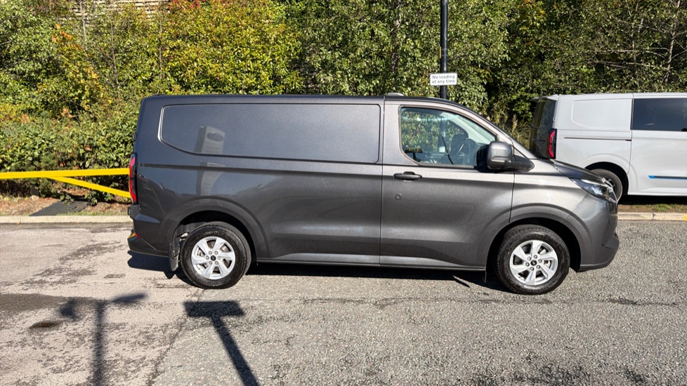 Ford Transit Custom E-320 L1 Rwd 100kW 65kWh H1 Van Limited Auto - Image 9