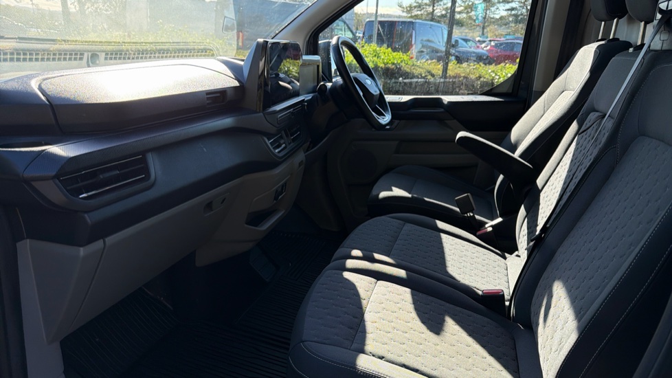 Ford Transit Custom E-320 L1 Rwd 100kW 65kWh H1 Van Limited Auto - Image 13