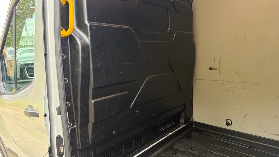 Ford Transit 350 L3 Diesel Fwd 2.0 EcoBlue 165ps H2 Limited Van Auto [Nav] - Image 18