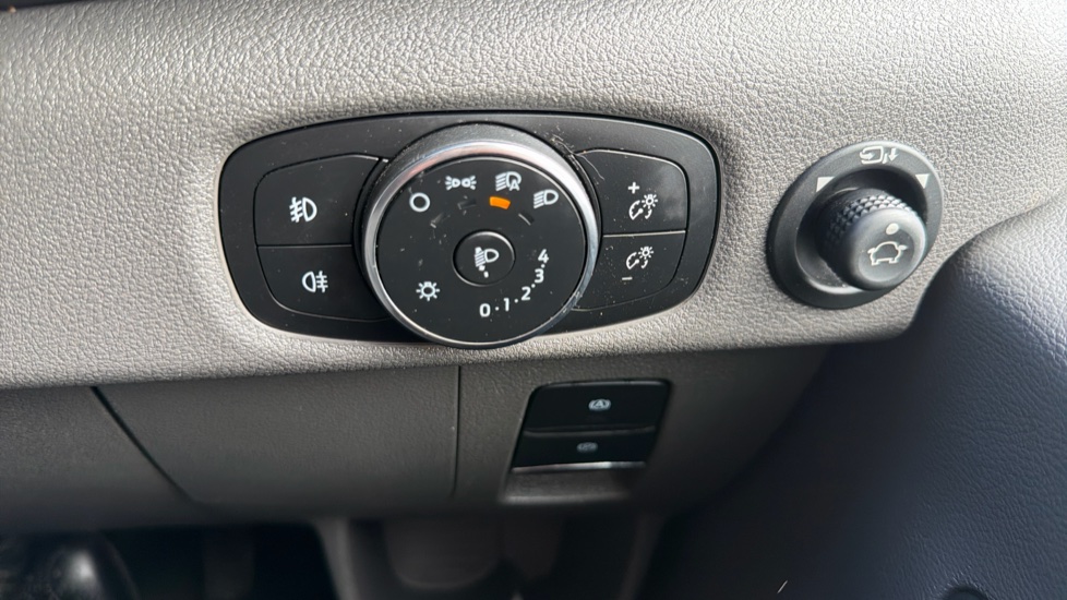 Ford Transit 350 L3 Diesel Fwd 2.0 EcoBlue 165ps H2 Limited Van Auto [Nav] - Image 27