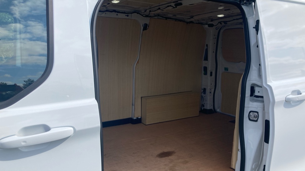 Ford Transit Custom 320 L1 Diesel Fwd 2.0 EcoBlue 136ps H1 Van Limited - Image 5