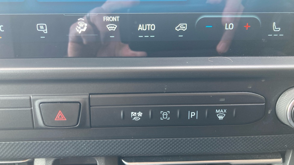 Ford Transit Custom 320 L1 Diesel Fwd 2.0 EcoBlue 136ps H1 Van Limited - Image 27