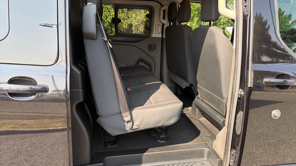 Ford Transit Custom 320 L1 Diesel Fwd 2.0 EcoBlue 170ps Low Roof D/Cab Limited Van Auto - Image 5