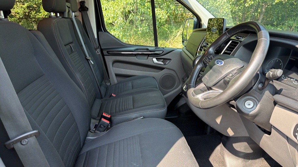 Ford Transit Custom 320 L1 Diesel Fwd 2.0 EcoBlue 170ps Low Roof D/Cab Limited Van Auto - Image 6