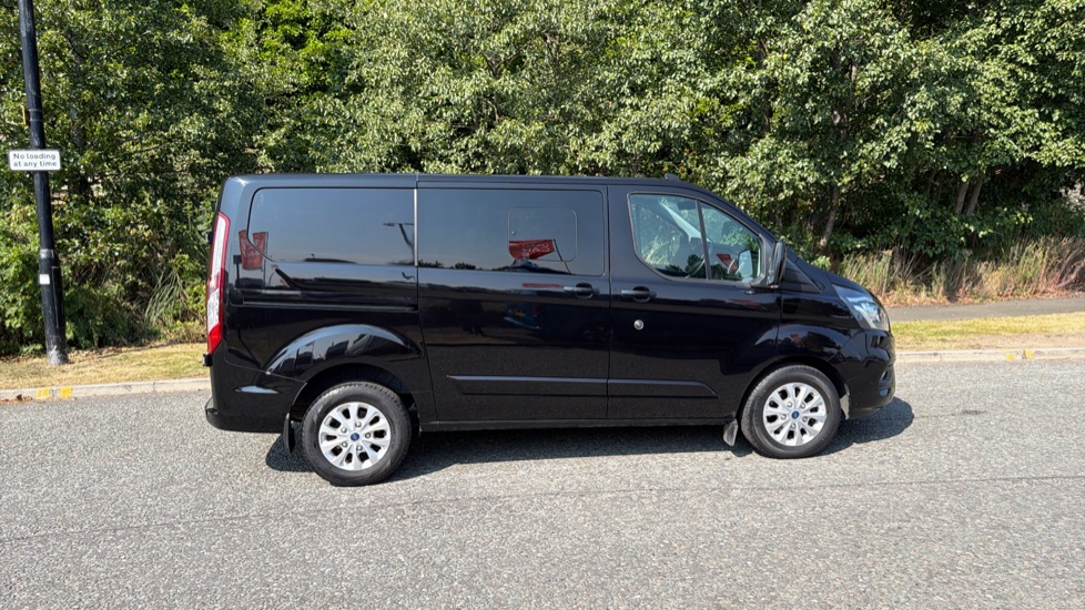 Ford Transit Custom 320 L1 Diesel Fwd 2.0 EcoBlue 170ps Low Roof D/Cab Limited Van Auto - Image 9