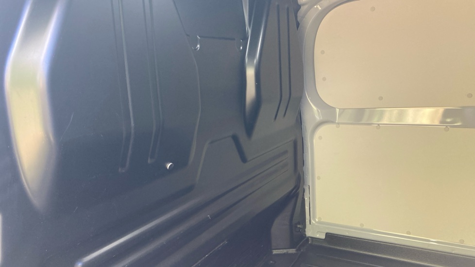 Ford Transit Custom 280 L1 Diesel Fwd 2.0 EcoBlue 136ps H1 Van Limited - Image 18