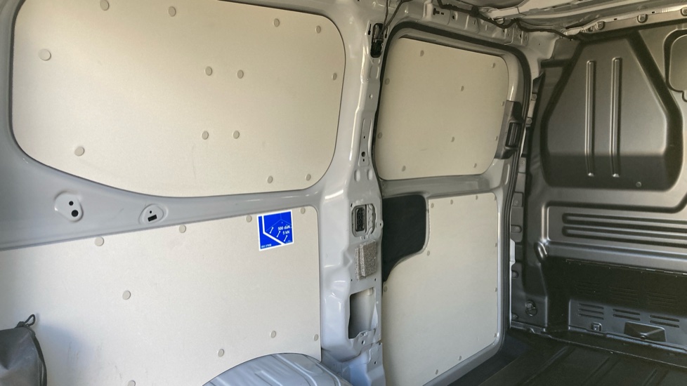 Ford Transit Custom 280 L1 Diesel Fwd 2.0 EcoBlue 136ps H1 Van Limited - Image 21